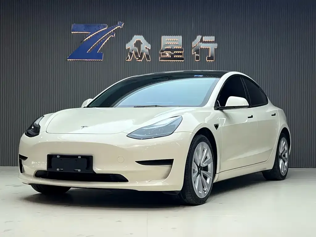 Tesla Model 3 — фото 1