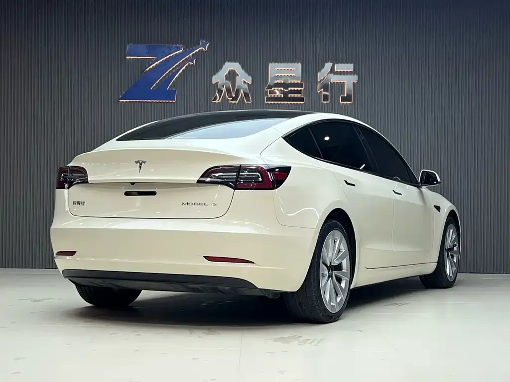 Tesla Model 3 — фото 4