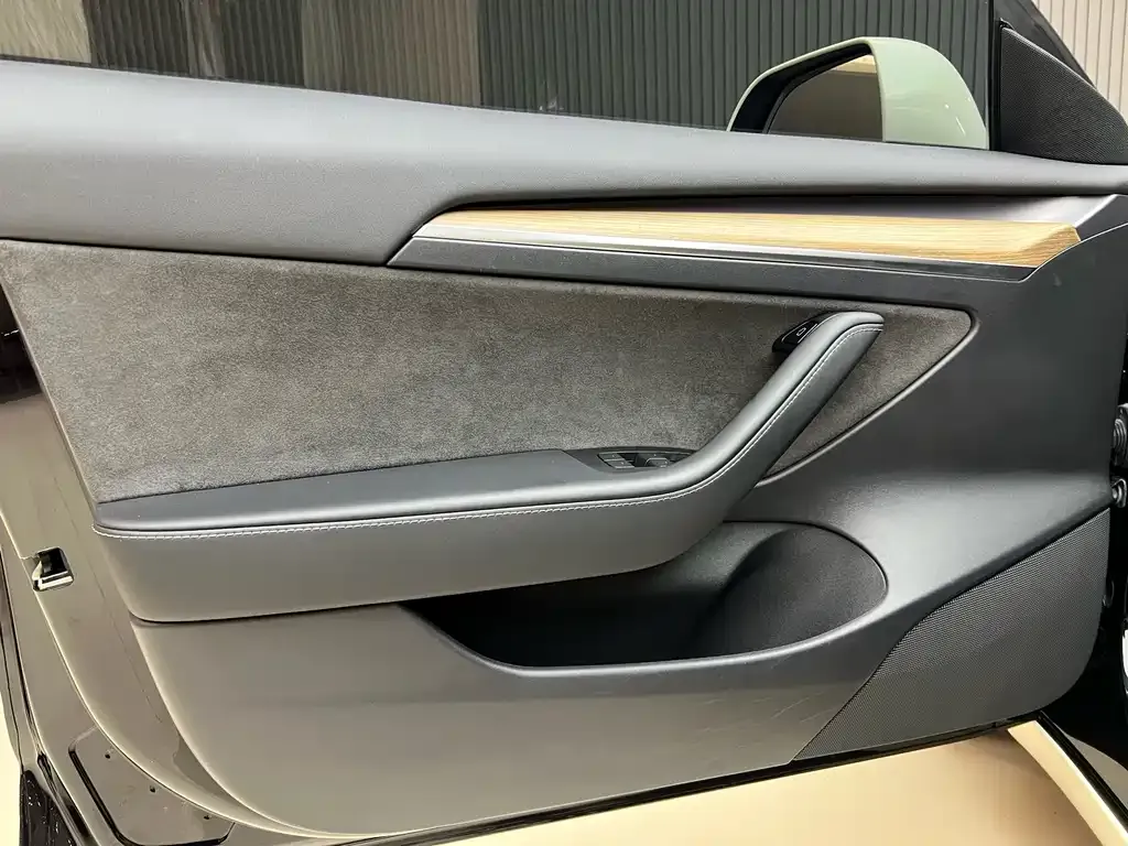 Tesla Model 3 — фото 7