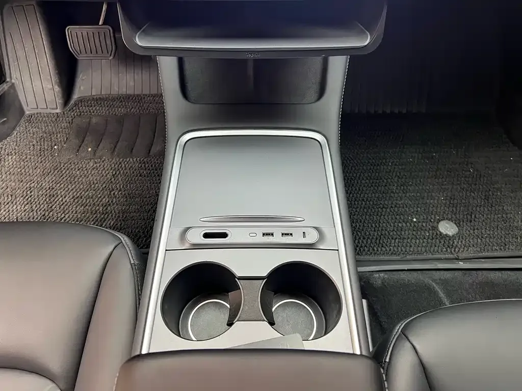 Tesla Model 3 — фото 8