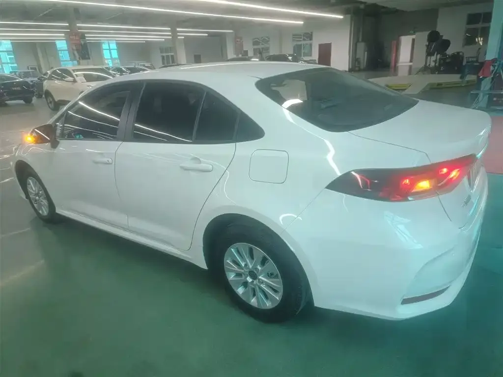 Toyota Corolla — фото 5