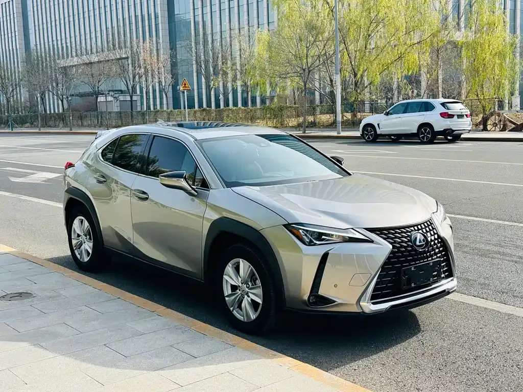 Lexus UX — фото 3