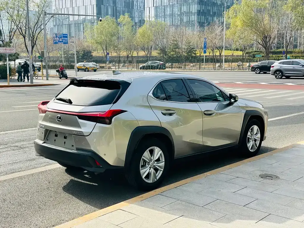 Lexus UX — фото 4