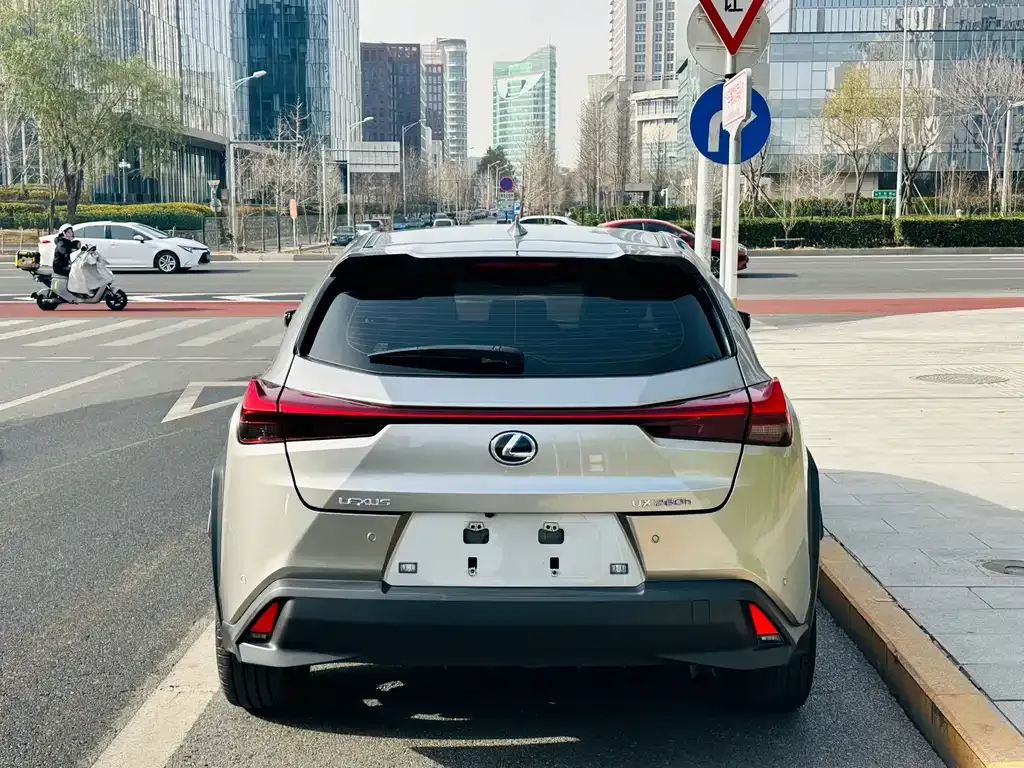 Lexus UX — фото 5