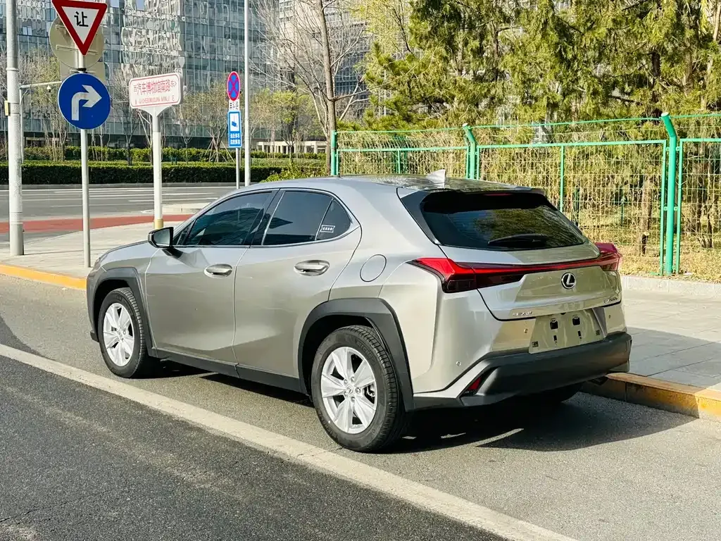 Lexus UX — фото 6