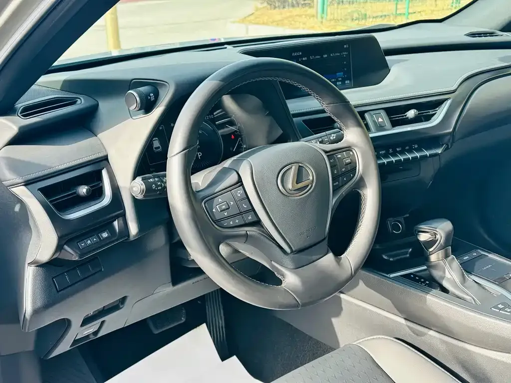 Lexus UX — фото 9