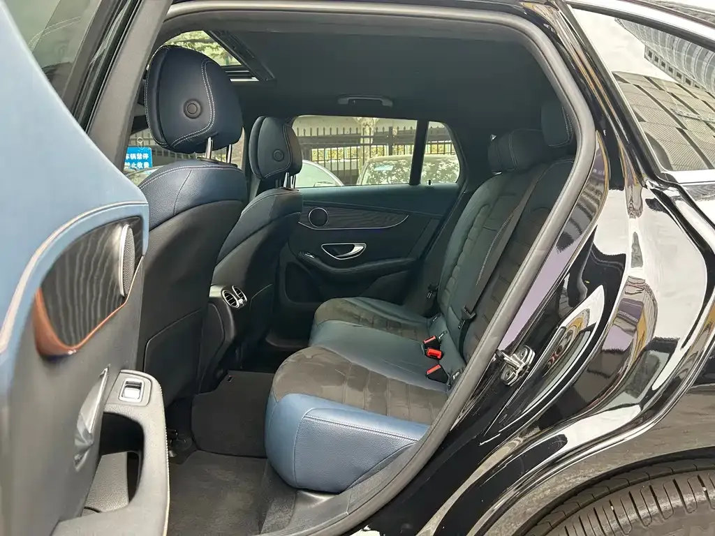 Mercedes-Benz EQC — фото 10