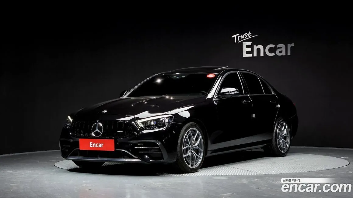 Mercedes-Benz E-Class — фото 1