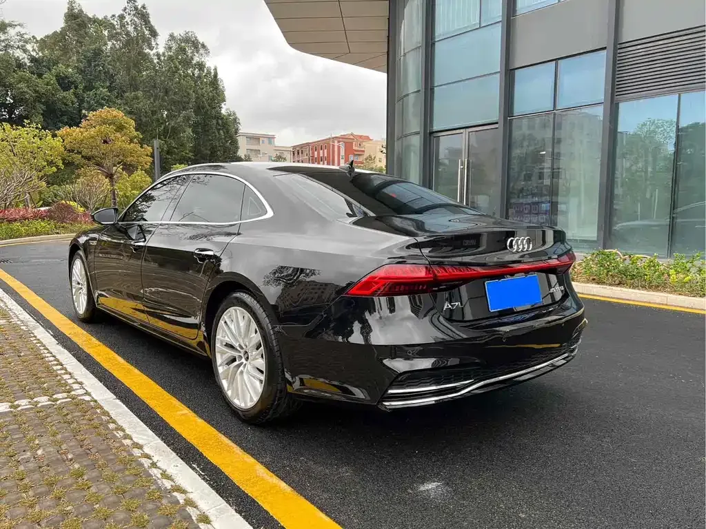 Audi A7L — фото 7