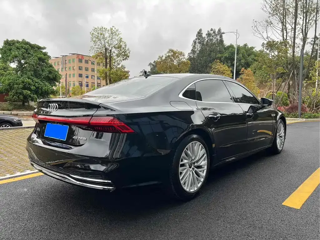 Audi A7L — фото 9