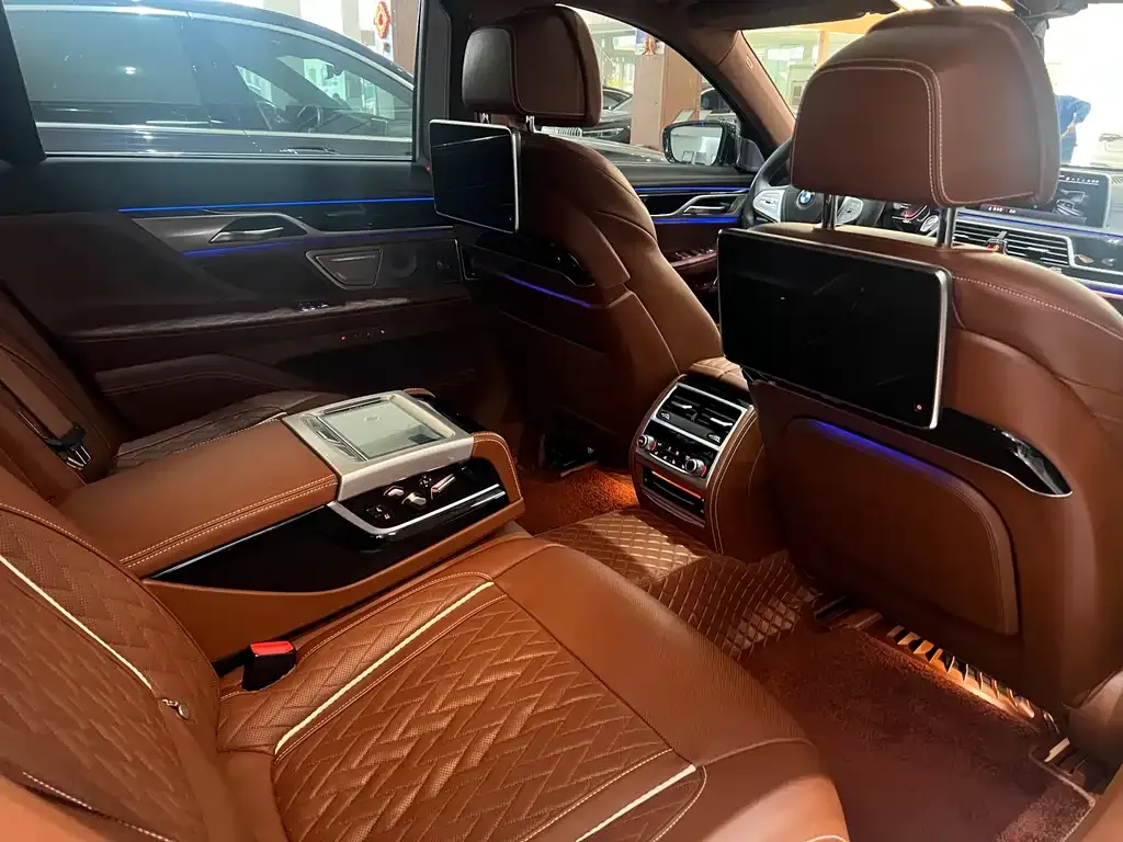 BMW 7 Series — фото 10