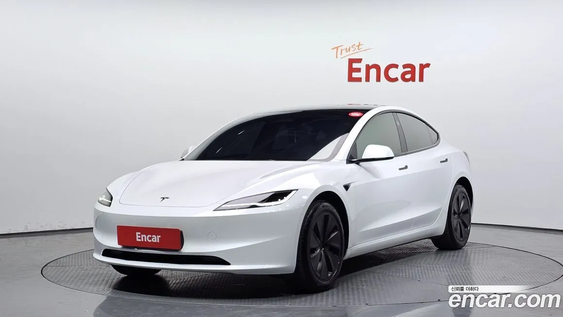 Tesla Model 3 — фото 1