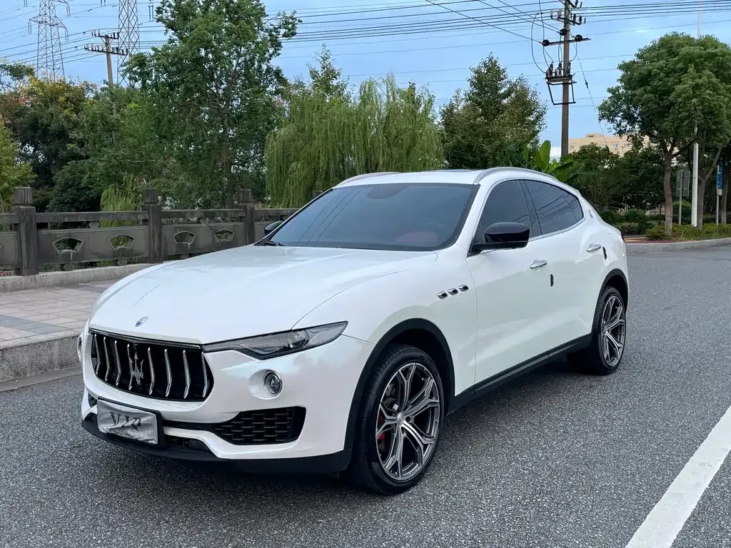Maserati Levante — фото 1