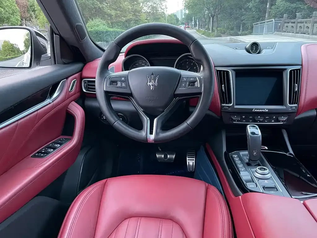 Maserati Levante — фото 10