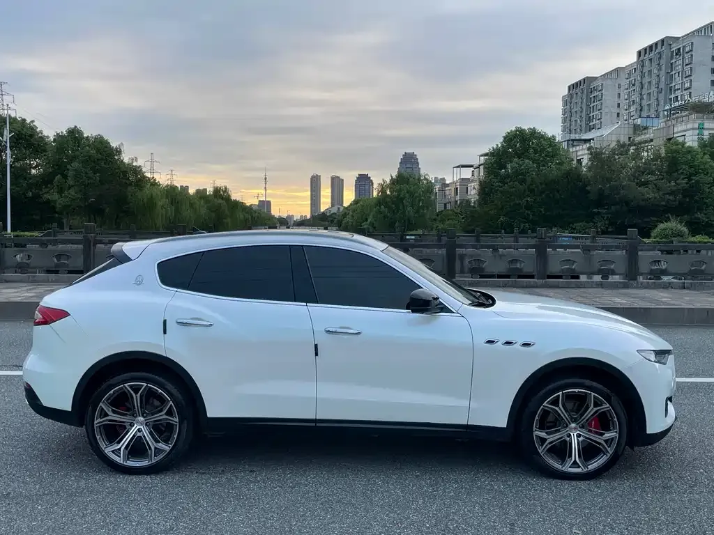 Maserati Levante — фото 4