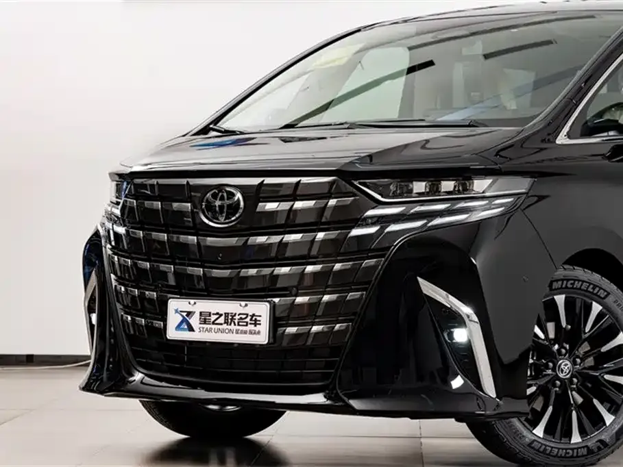 Toyota Alphard — фото 3