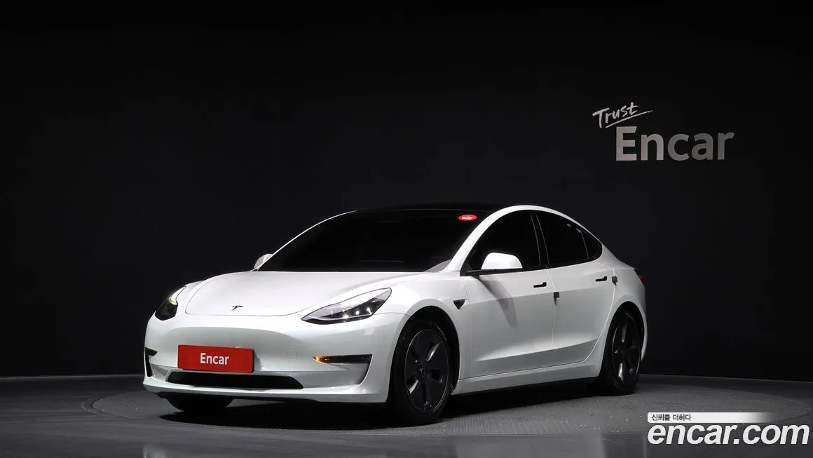 Tesla Model 3 — фото 1