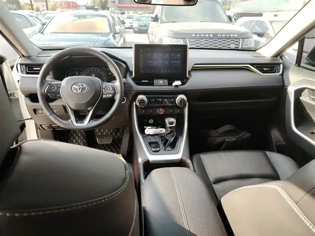 Toyota RAV4 — фото 10
