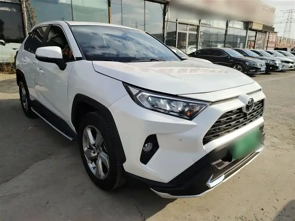Toyota RAV4 — фото 4