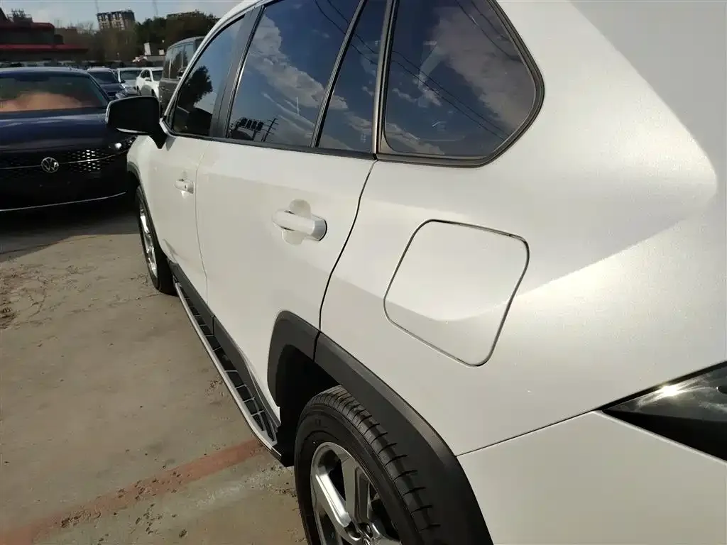 Toyota RAV4 — фото 5
