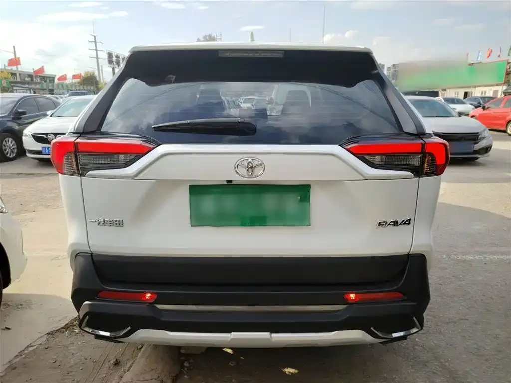 Toyota RAV4 — фото 6