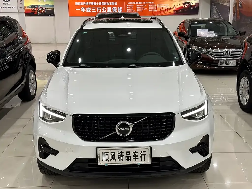 Volvo XC40 — фото 2
