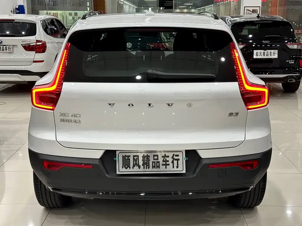 Volvo XC40 — фото 3