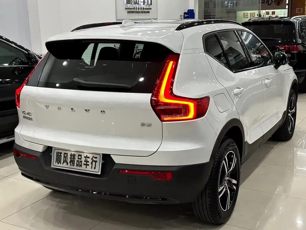 Volvo XC40 — фото 4