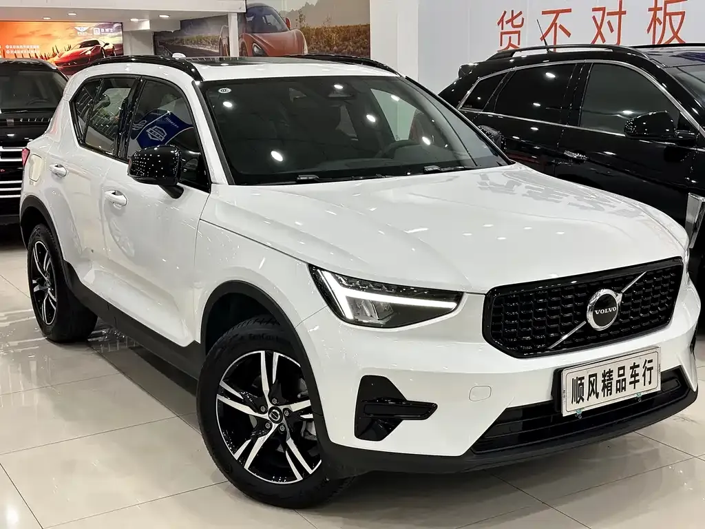 Volvo XC40 — фото 5