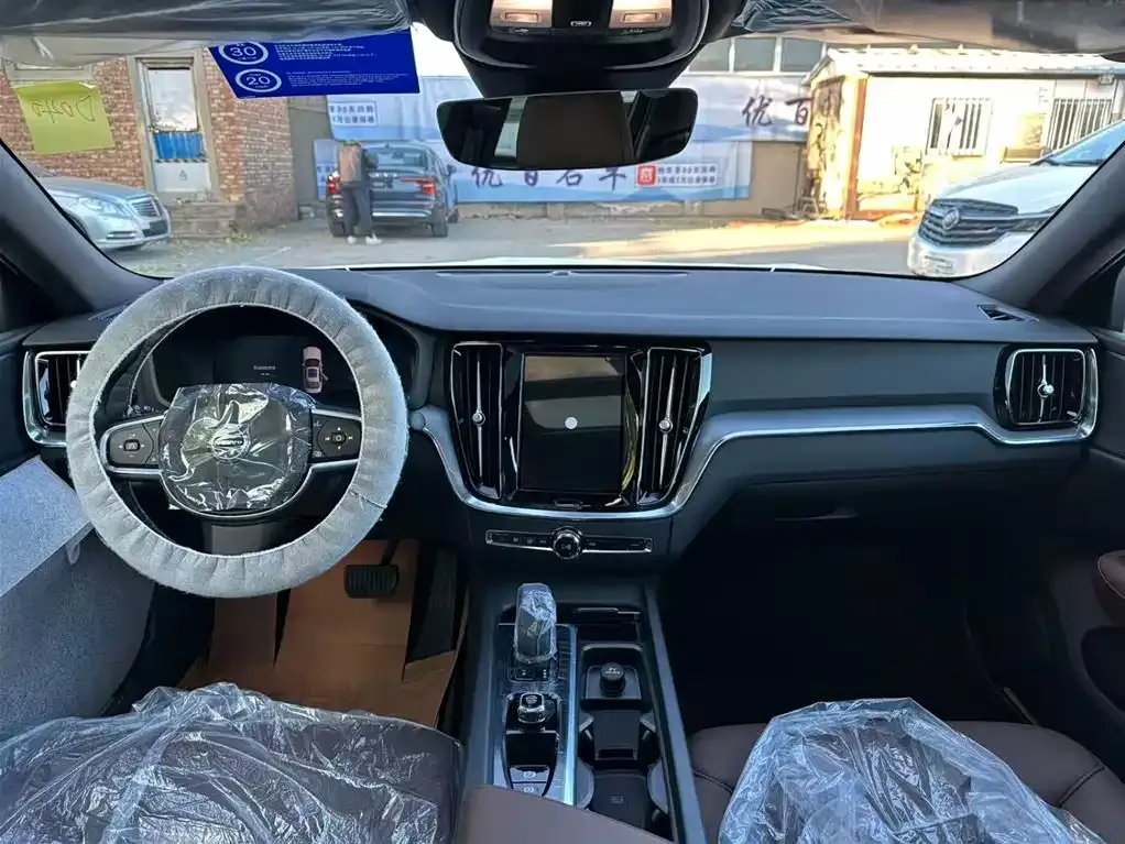 Volvo S60 — фото 10