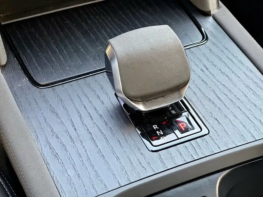 Land Rover Discovery Sport Hybrid — фото 10