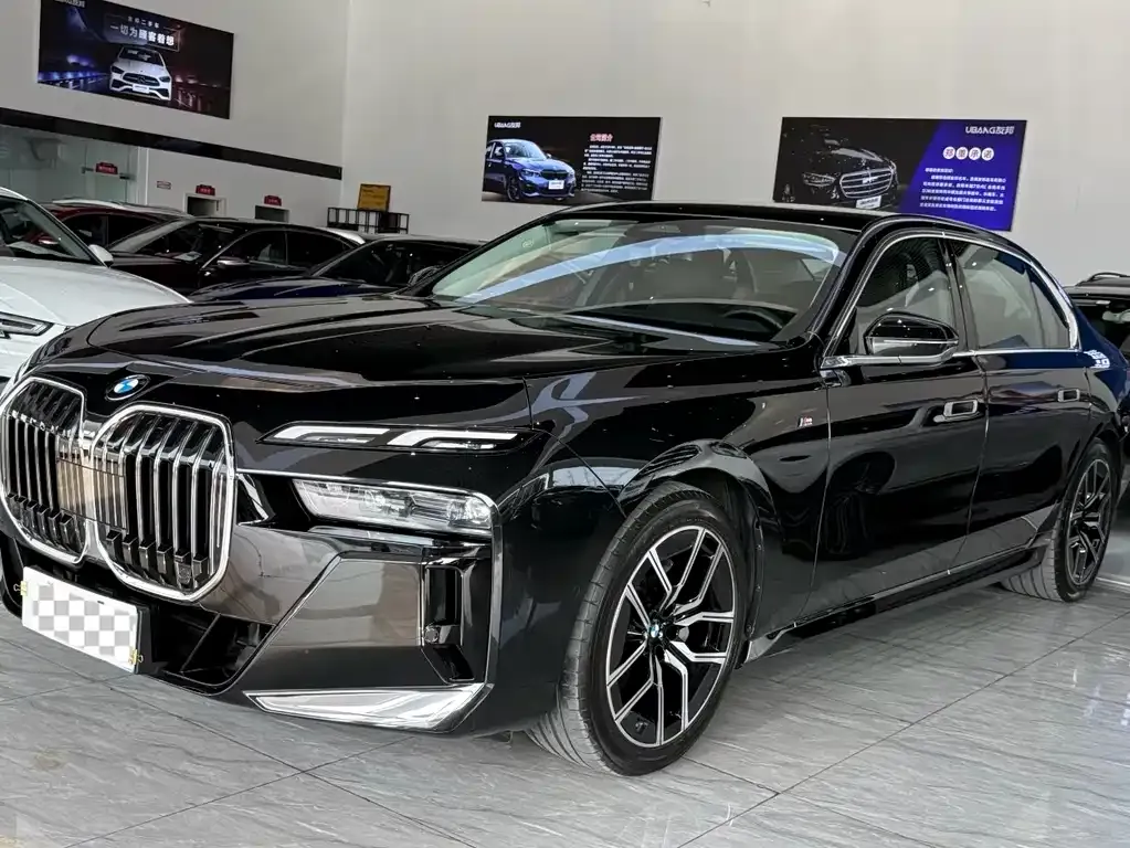 BMW 7 Series — фото 1