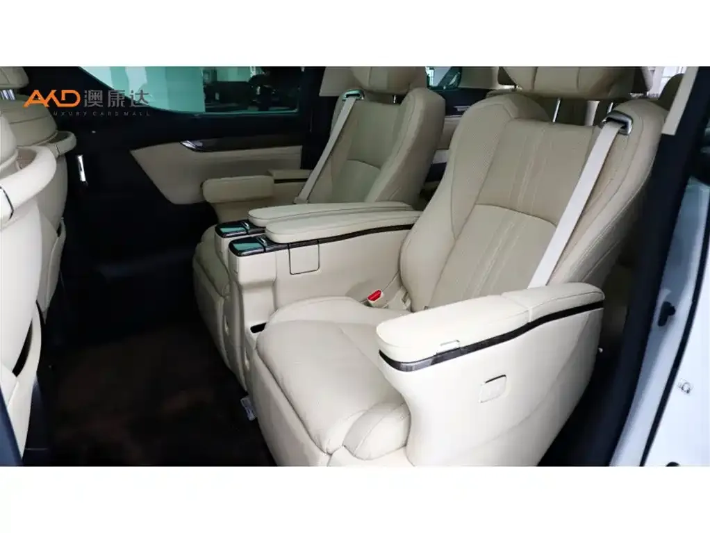 Toyota Alphard — фото 7