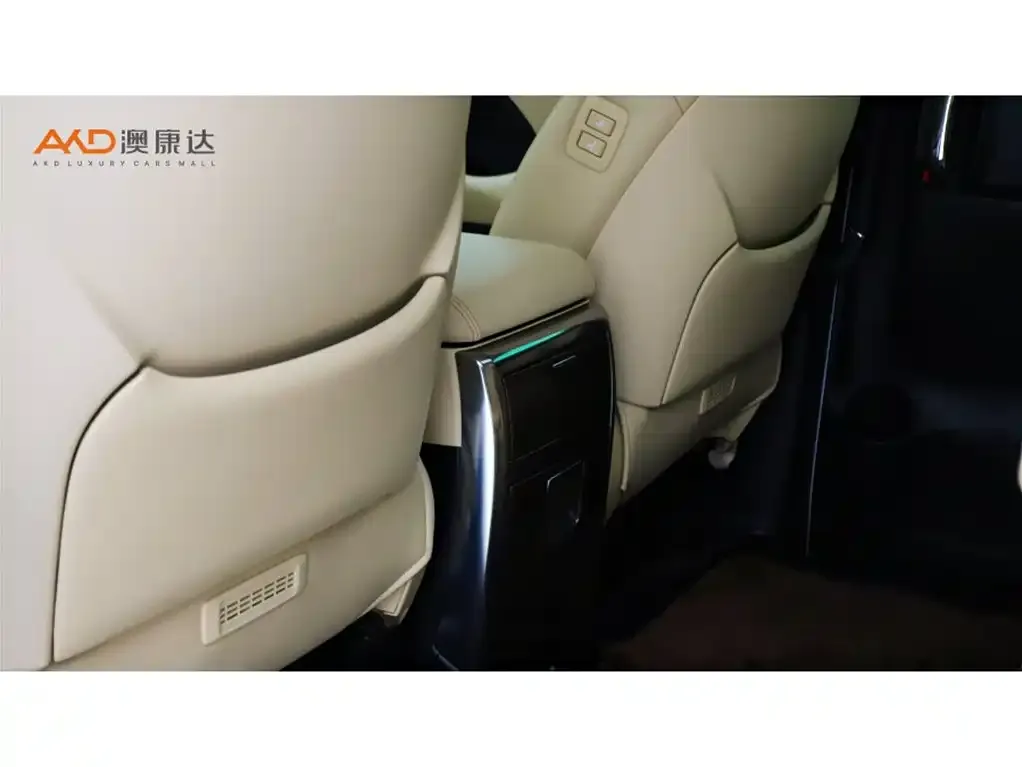 Toyota Alphard — фото 9