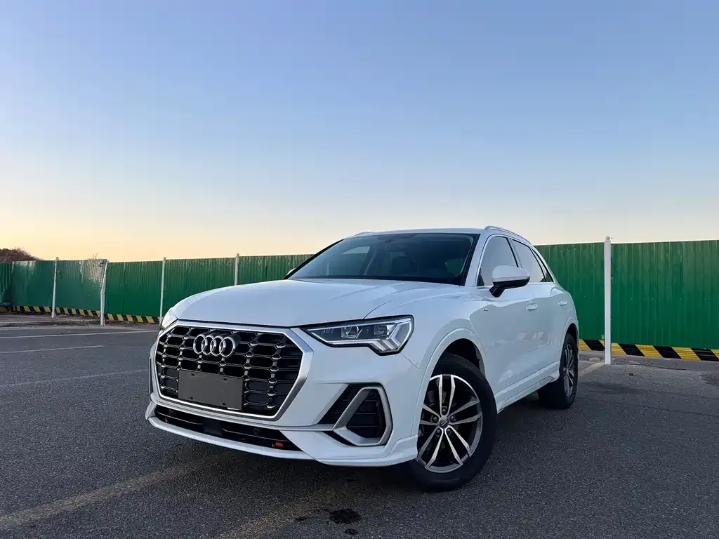 Audi Q3 — фото 1