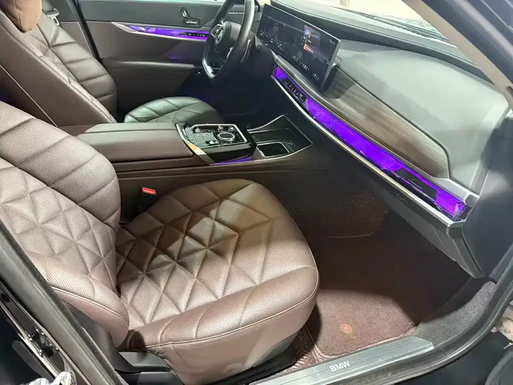 BMW 7 Series — фото 10