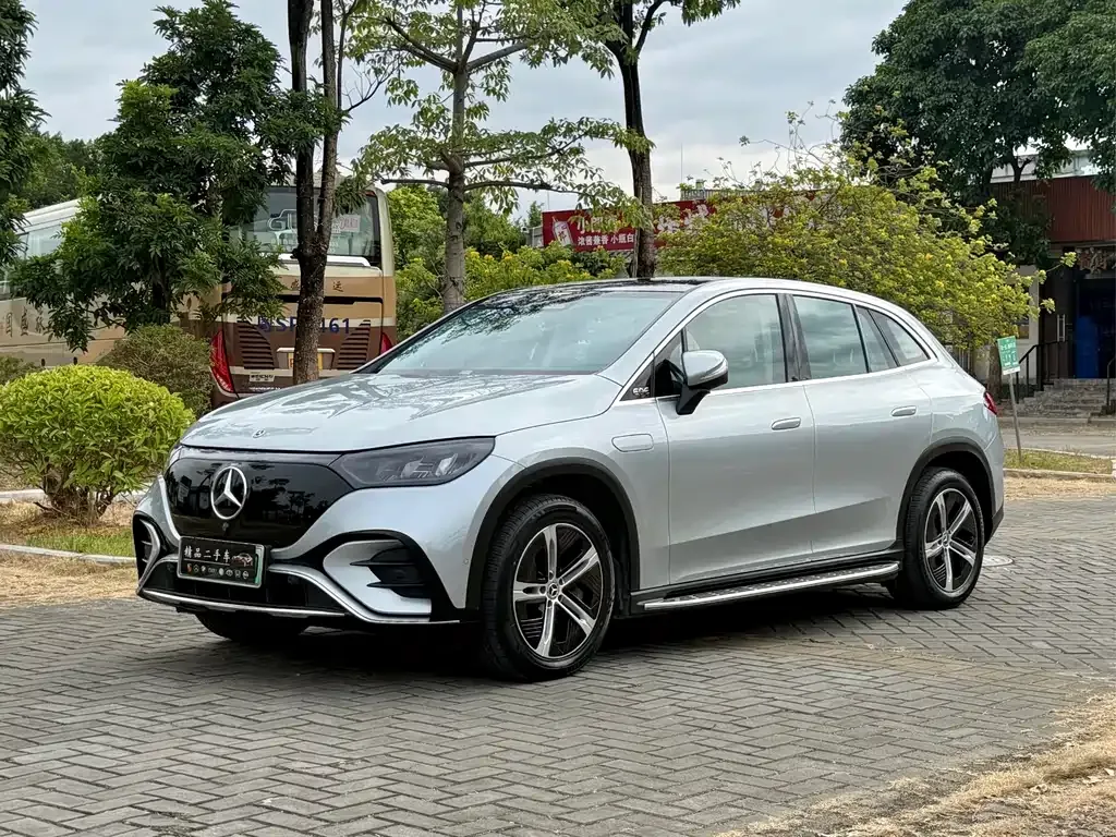 Mercedes-Benz EQE SUV — фото 1