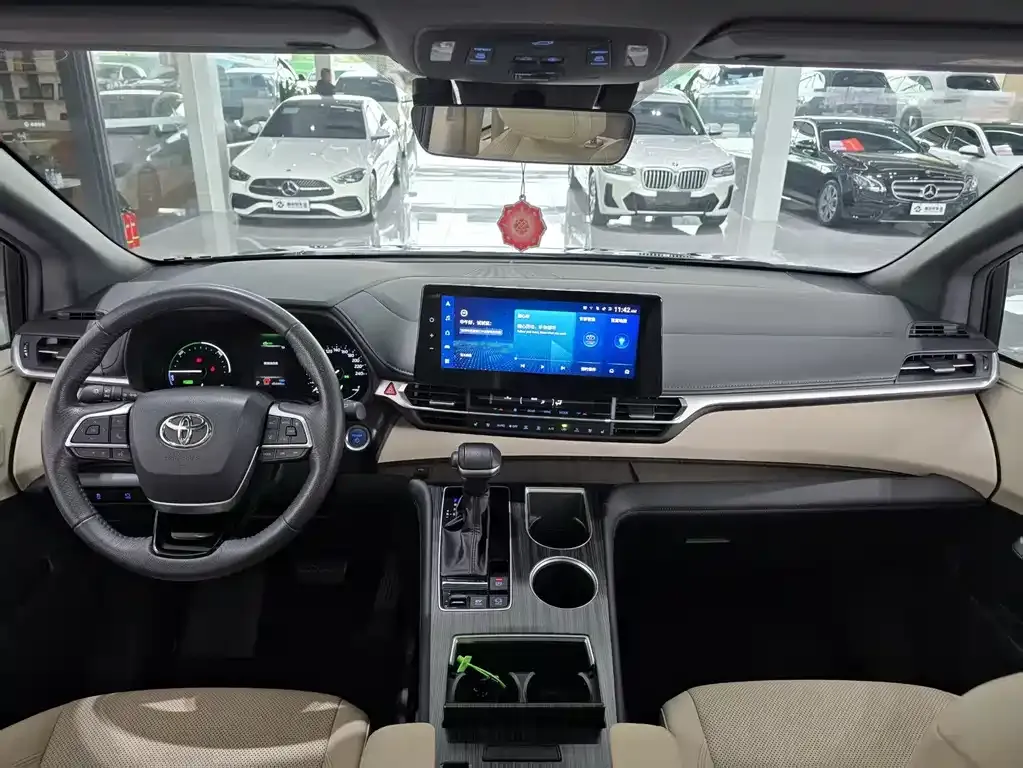 Toyota Granvia — фото 6