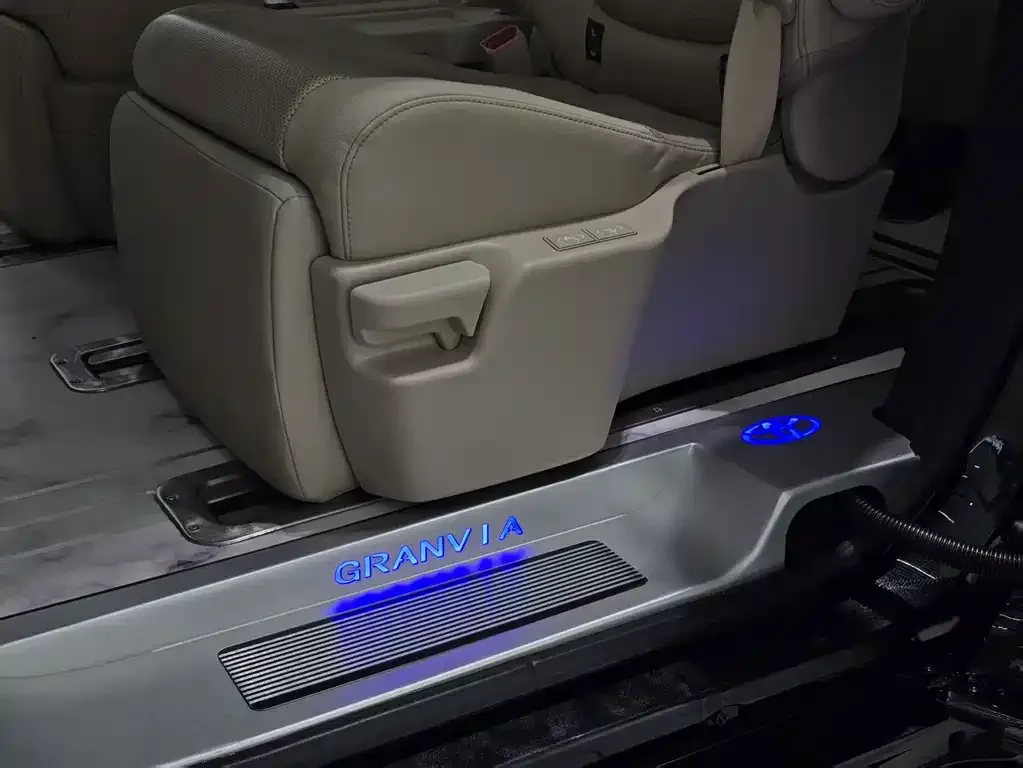 Toyota Granvia — фото 7