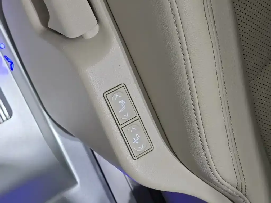 Toyota Granvia — фото 8