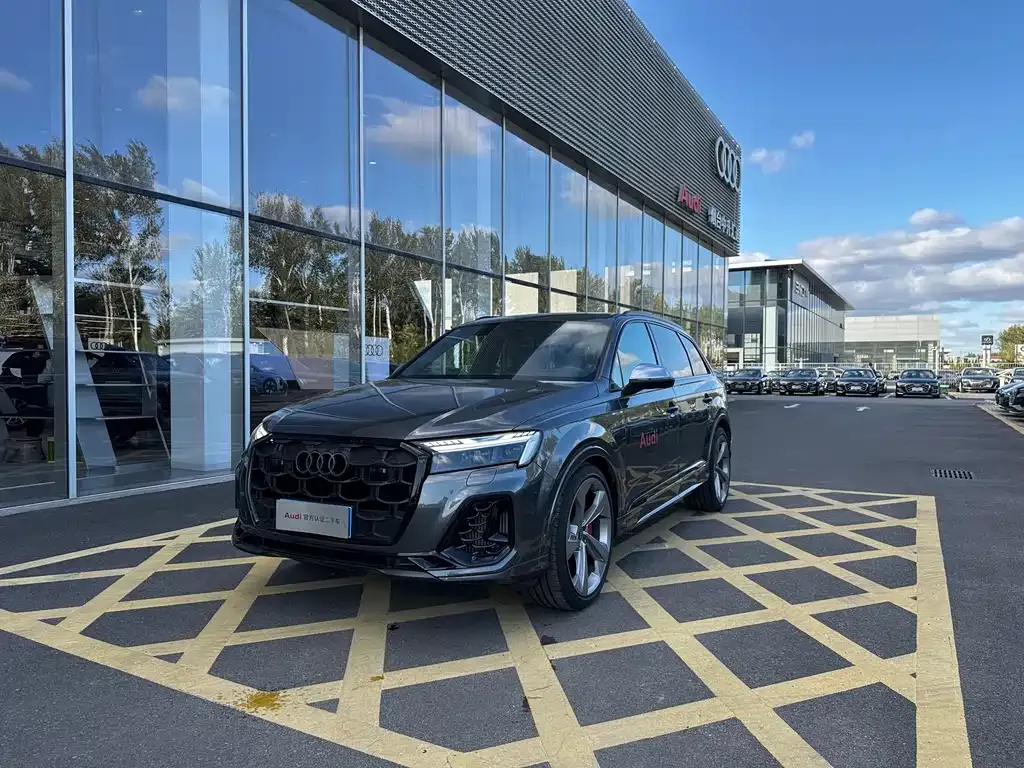 Audi SQ7 — фото 1