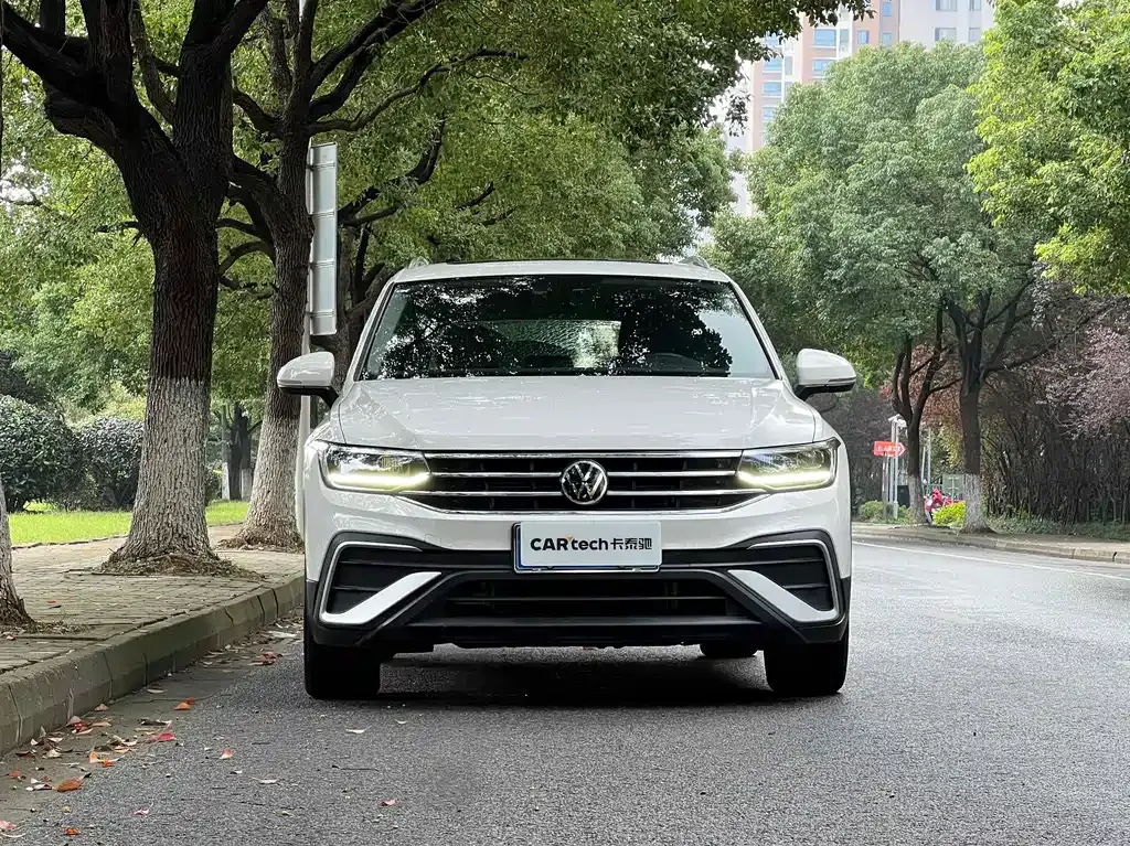 Volkswagen Tiguan L — фото 2