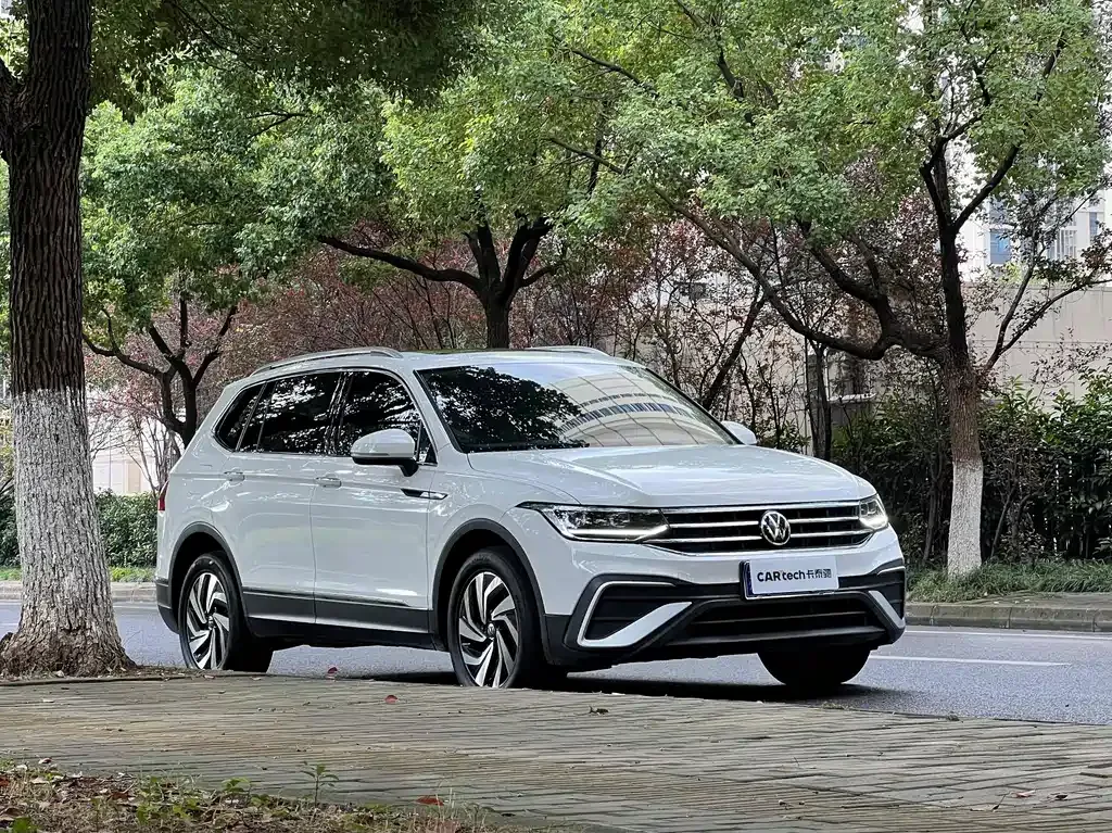 Volkswagen Tiguan L — фото 3