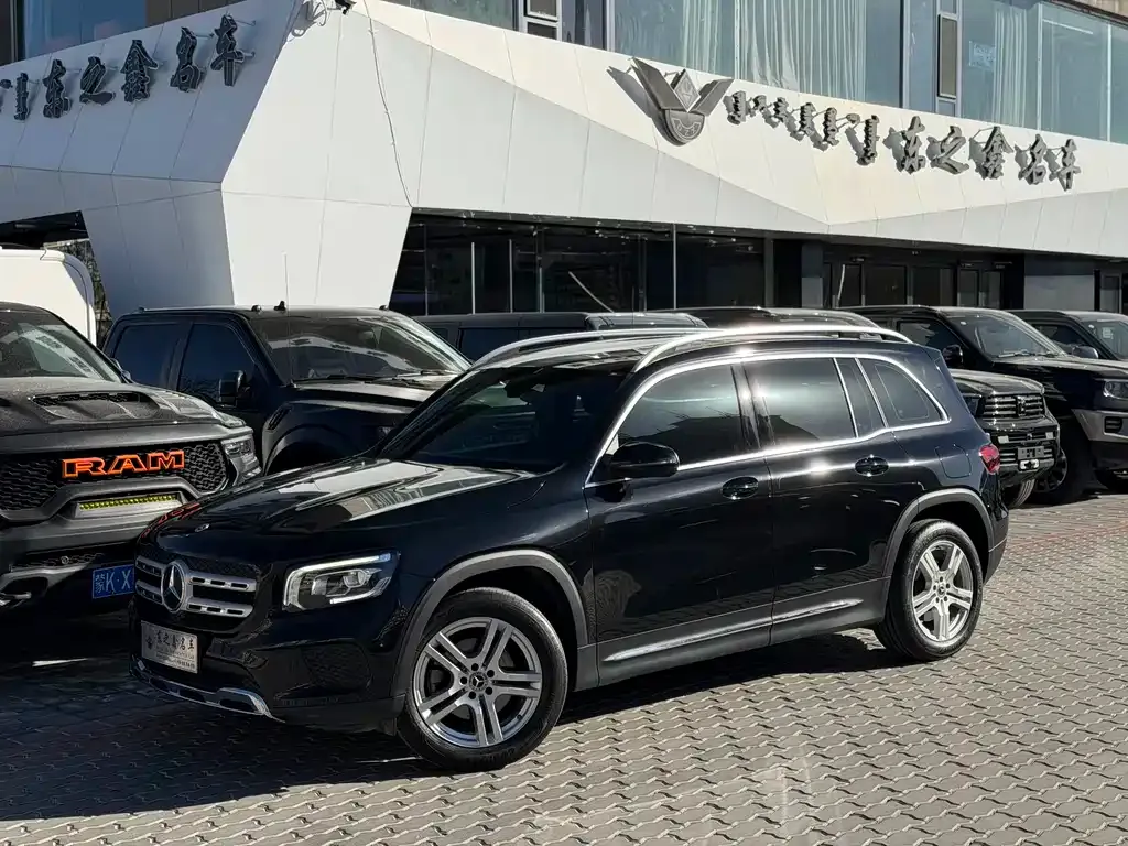 Mercedes-Benz GLB — фото 1