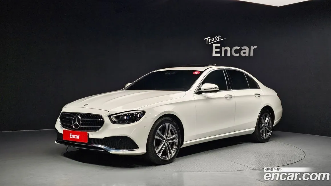 Mercedes-Benz E-Class — фото 1