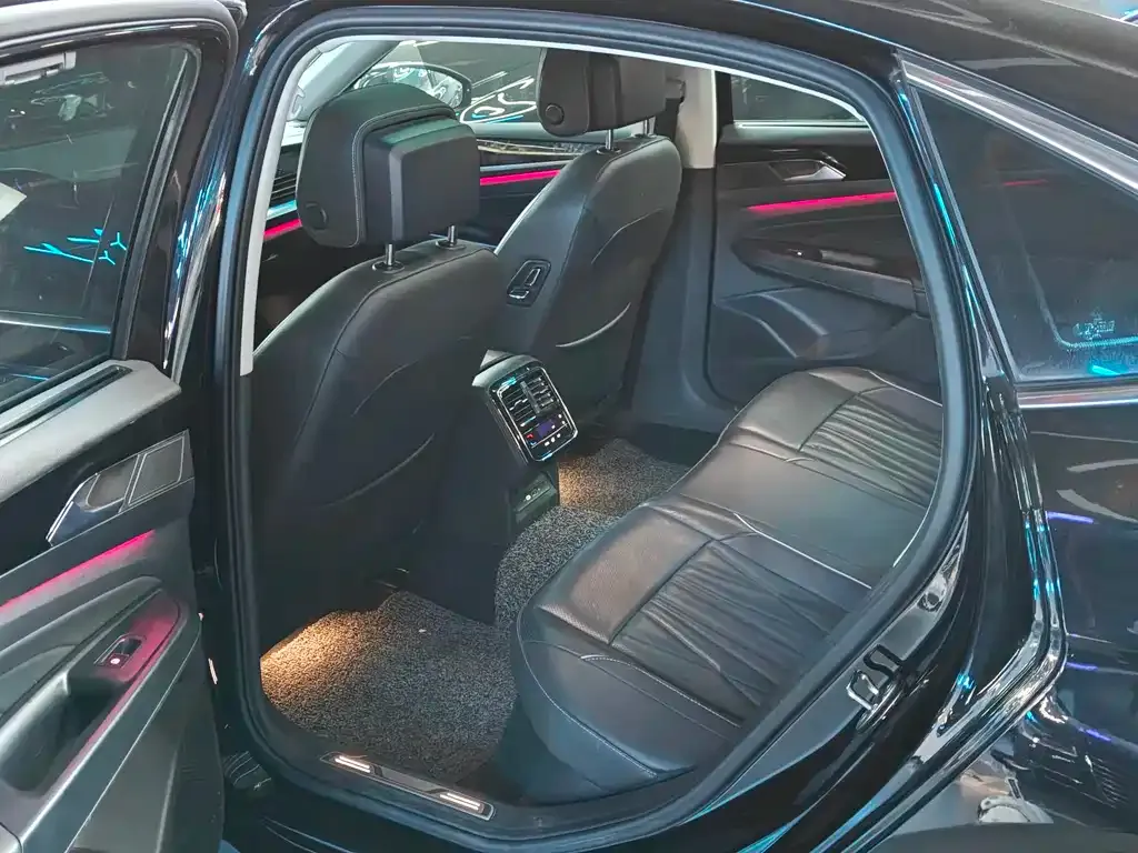 Volkswagen Passat — фото 6