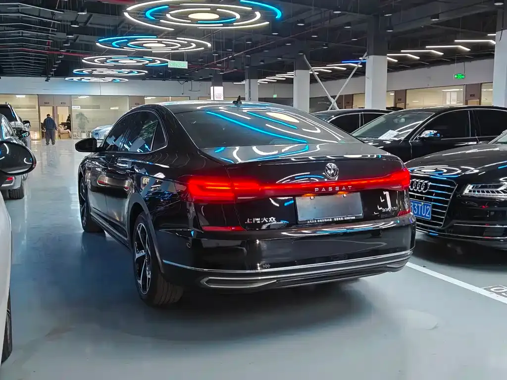 Volkswagen Passat — фото 9