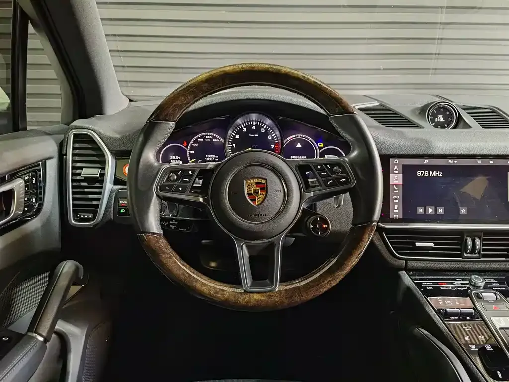 Porsche Cayenne Hybrid — фото 10