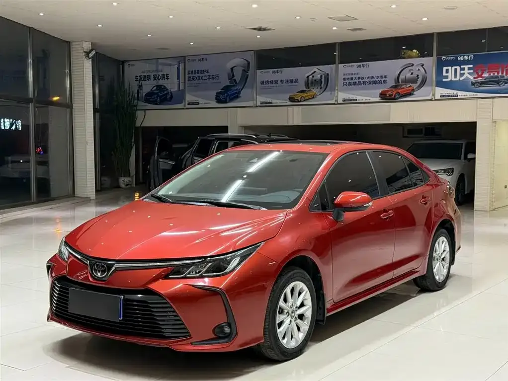Toyota Corolla — фото 1
