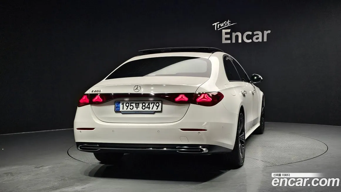 Mercedes-Benz E-Class — фото 4